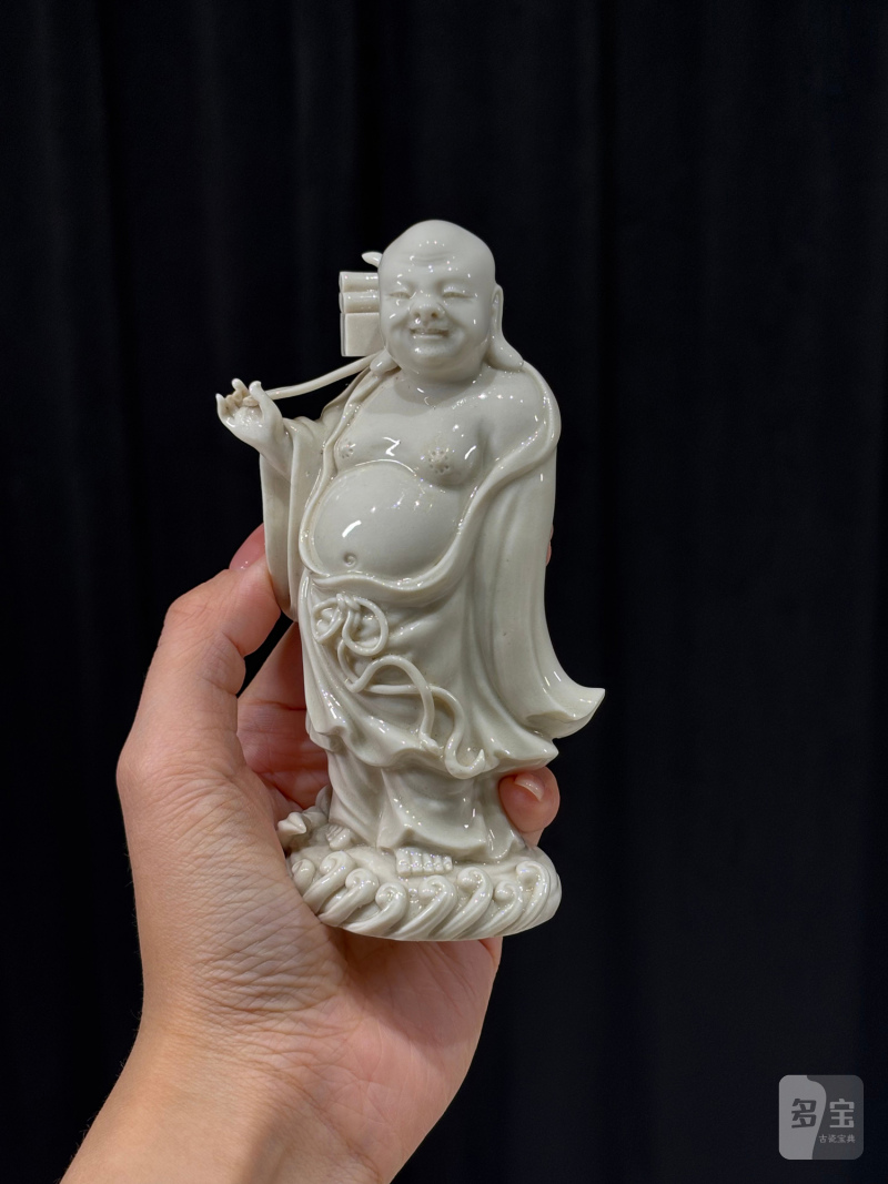明 德化窑何朝宗款白釉布袋和尚立像 - 图2